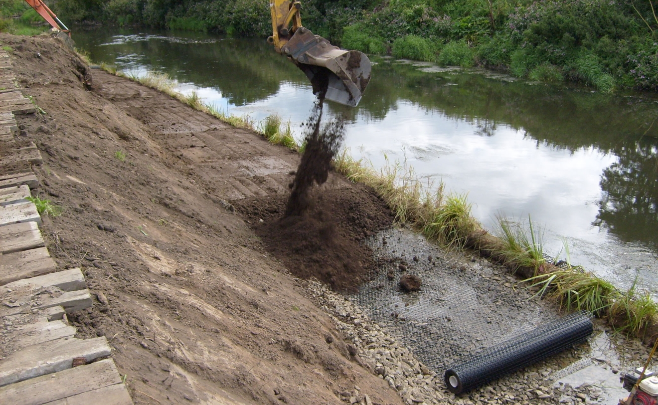 River Darwen reinforced soil slope