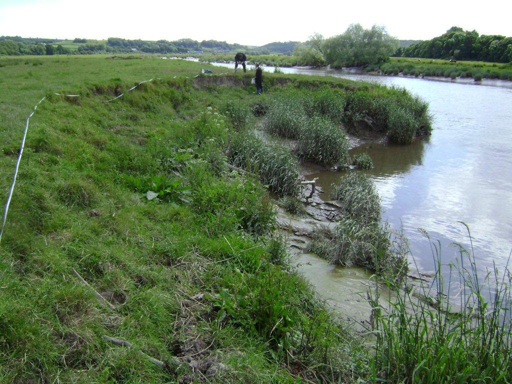 Bank erosion on the River Twyi threatening a high pressure gas pipeline
