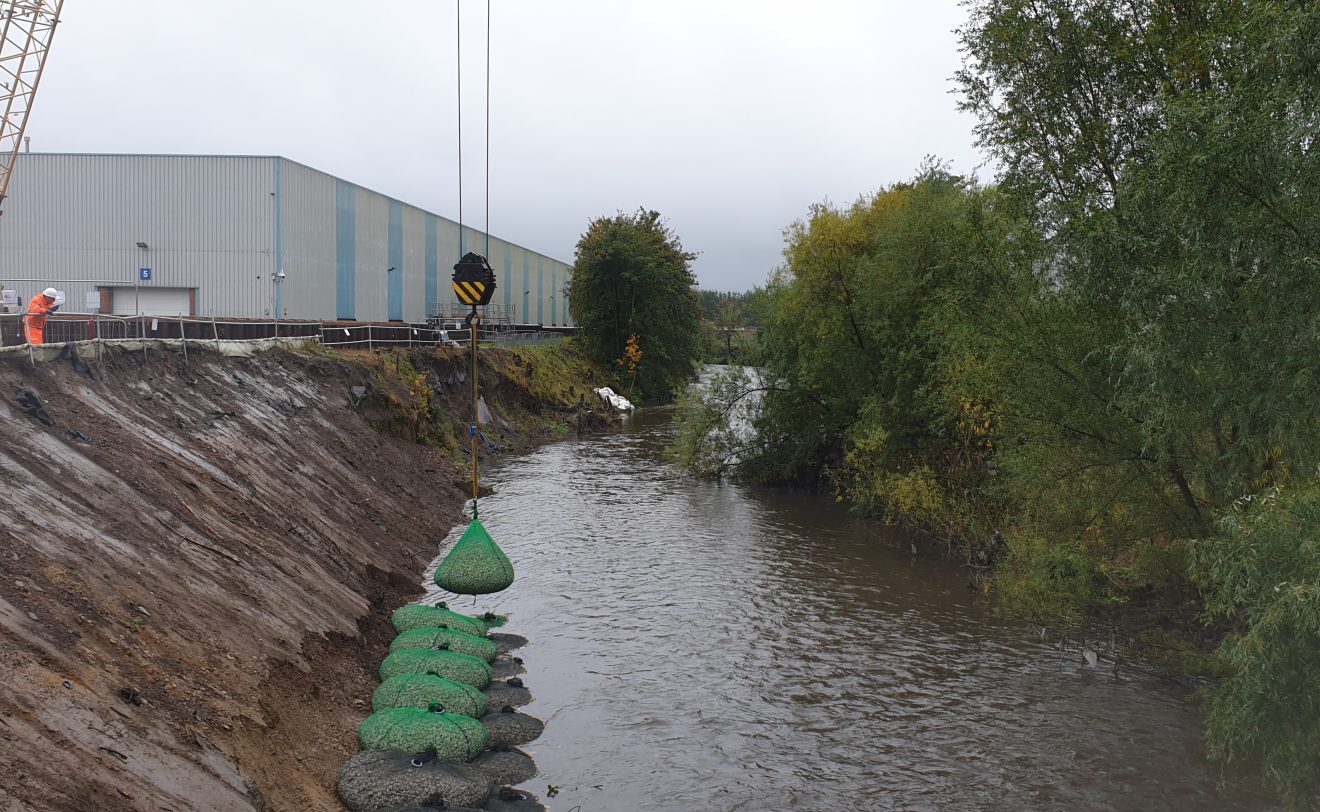 Environment Agency Flood Defence works using Aqua Rock Bags