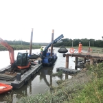A temporary jetty was installed in order to be able to load the multicat boat as no heavy machinery could approach on land
