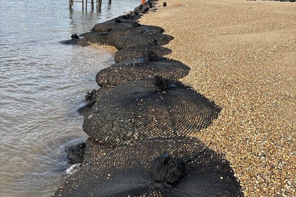 aqua-rock-mattresses-in-position-on-thames-foreshore