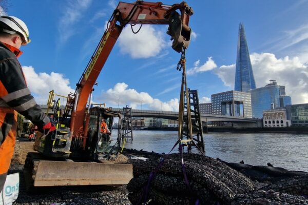 crane-lifting-rock-bag-mattresses