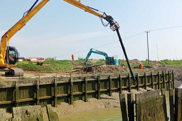 lifting-river-bank-piles-into-position