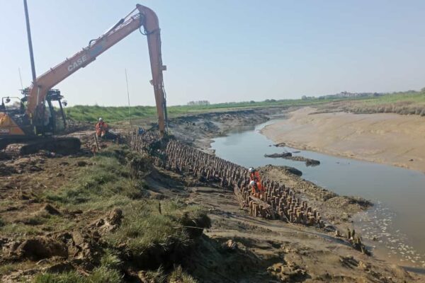 river-bank-excavator