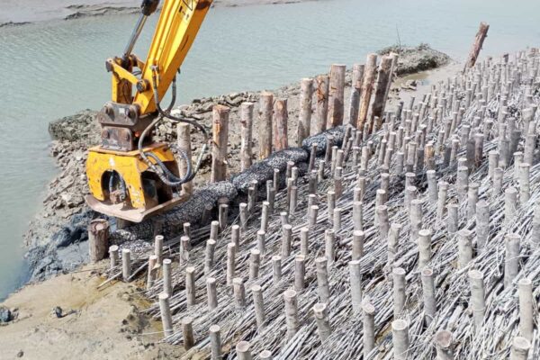 river-bank-pile-insertion