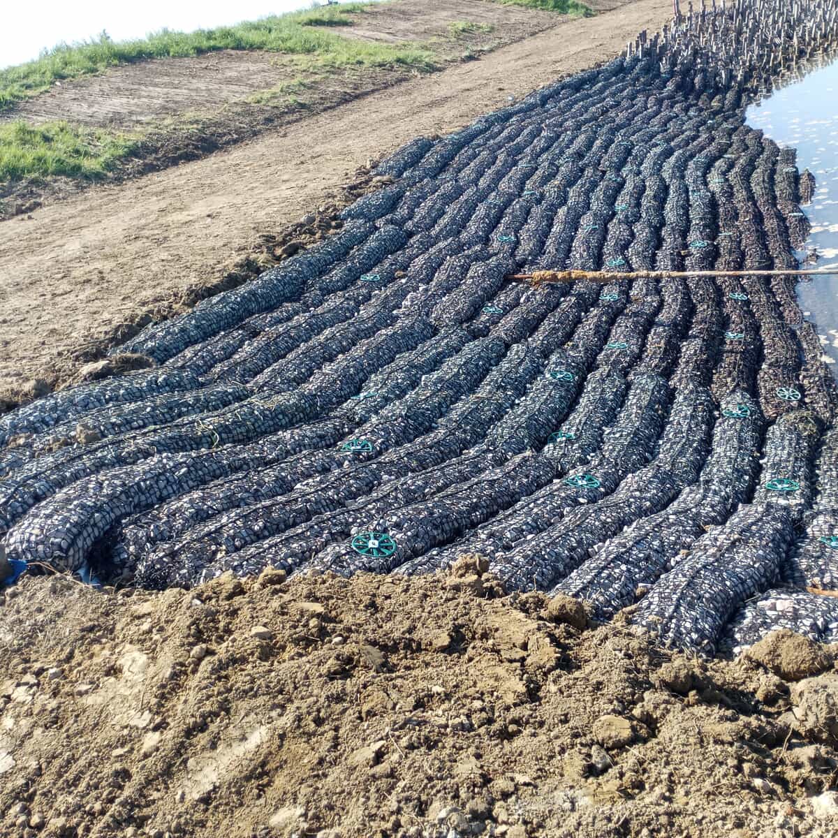 rock-mattresses-in-position-on-river-rother-bank
