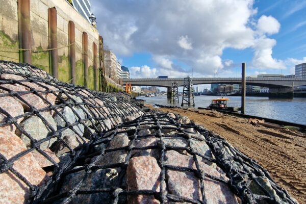 tightly-packed-40-80mm-stone-within-the-32mm-aperture-rock-mattress-nets